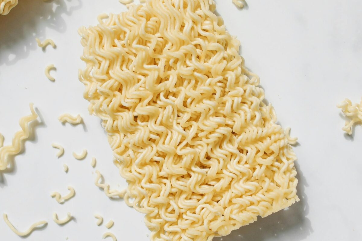 Comer macarrão instantâneo (miojo) faz mal a saúde?